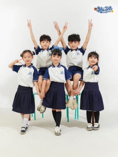 Mẫu Đồng Phục Mầm Non Màu Trắng Phối Xanh Đen - 2