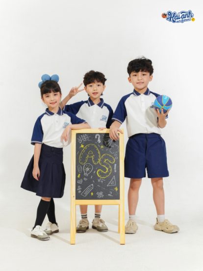 Mẫu Đồng Phục Mầm Non Màu Trắng Phối Xanh Đen - 1